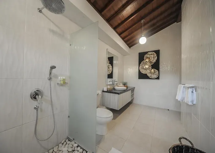 Cosmo, Villa