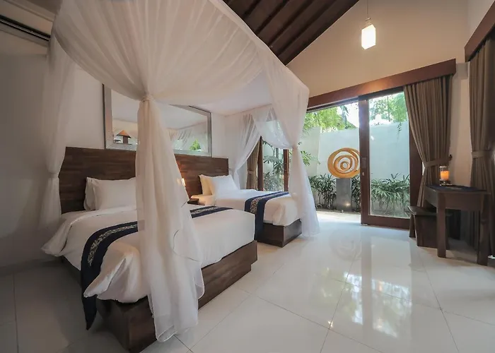 Villa Cosmo, *